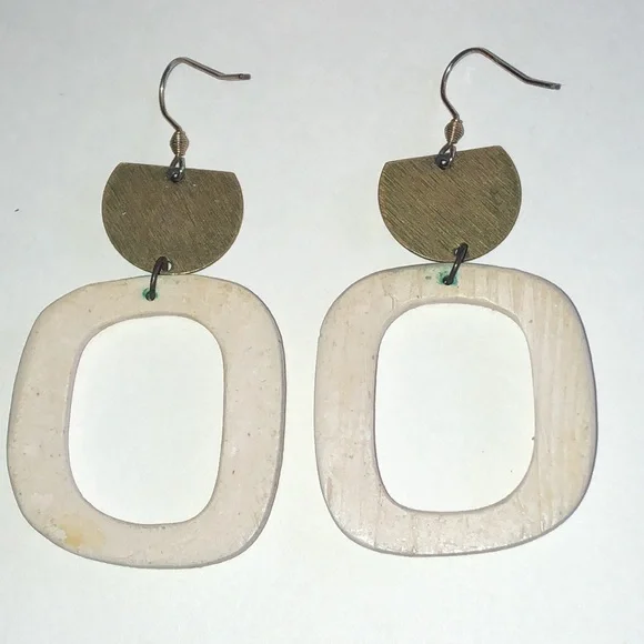 Elegant Cream Color Clay Boho Earrings - Picture 4 of 4